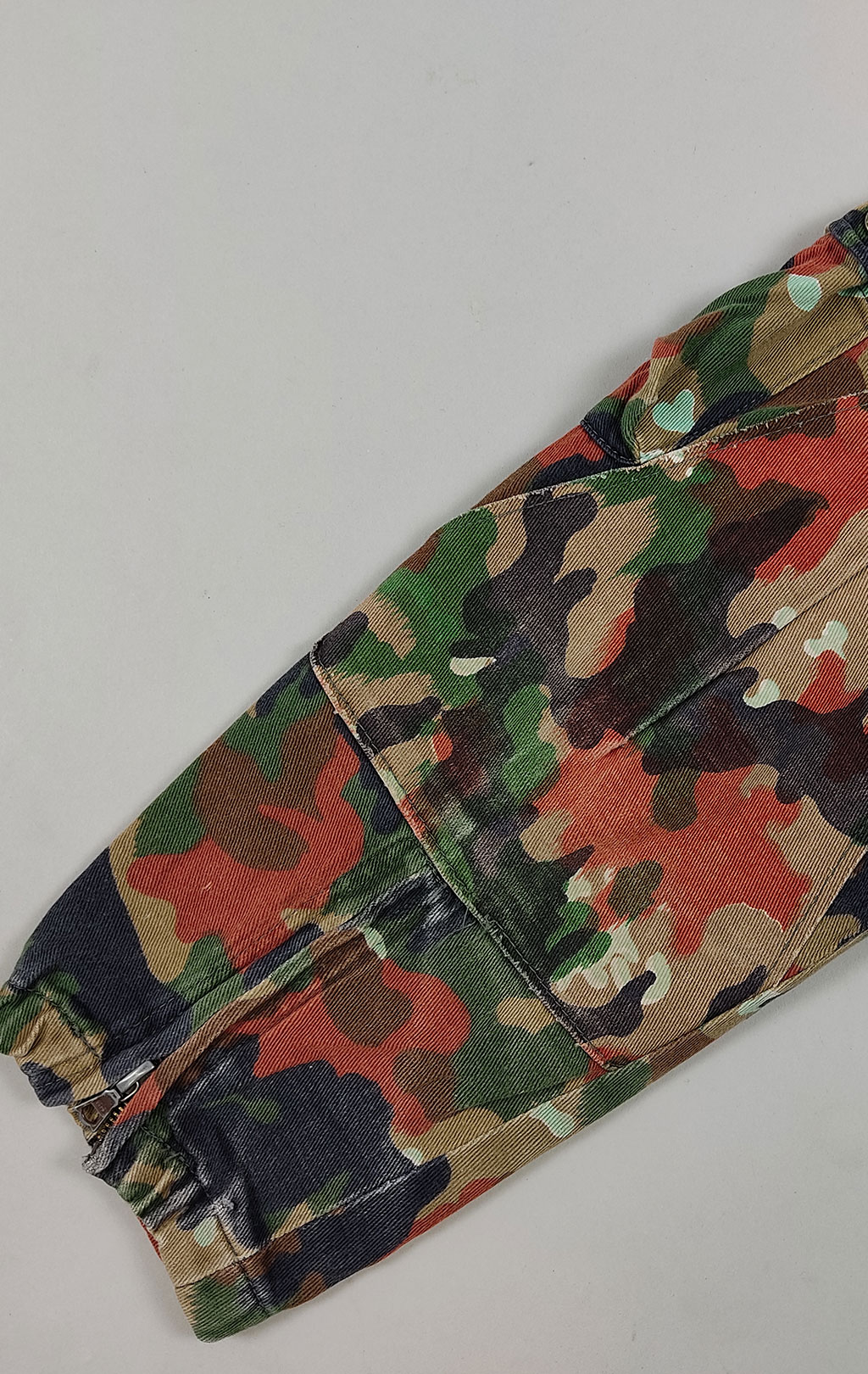 Куртка армейская с карманами сзади camo б/у Швейцария