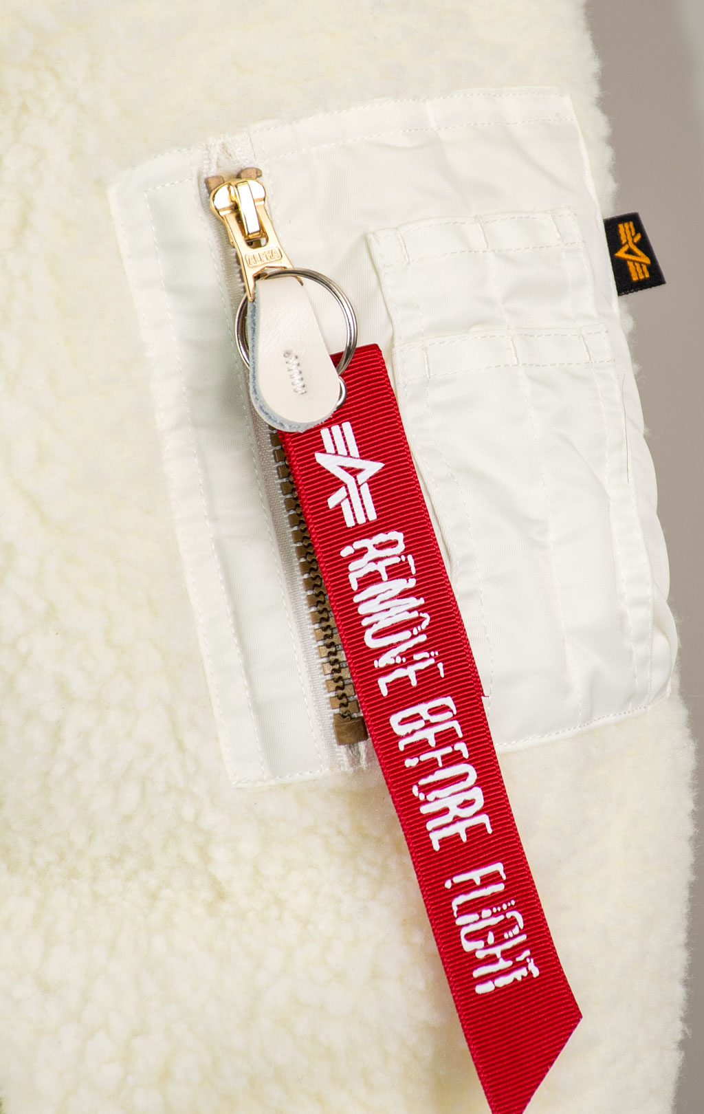 Женская куртка-бомбер лётная ALPHA INDUSTRIES MA-1 OS HOODED TEDDY off white 