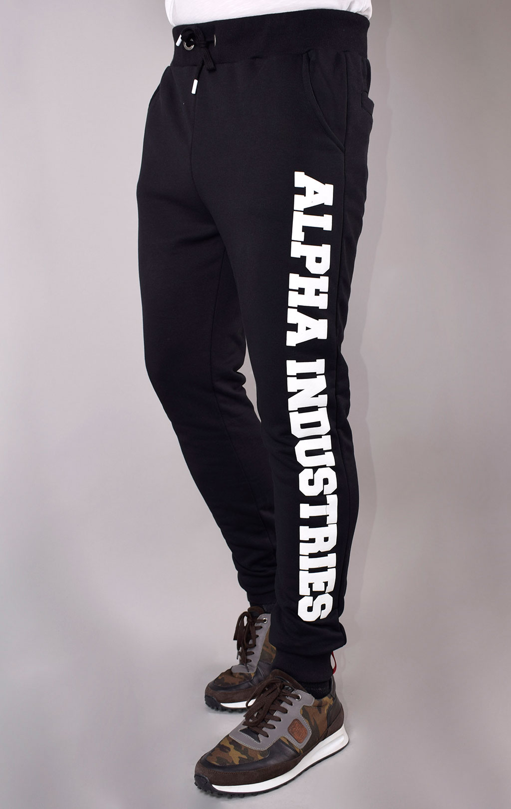 Брюки спортивные джоггеры ALPHA INDUSTRIES BIG LETTERS JOGGER black 