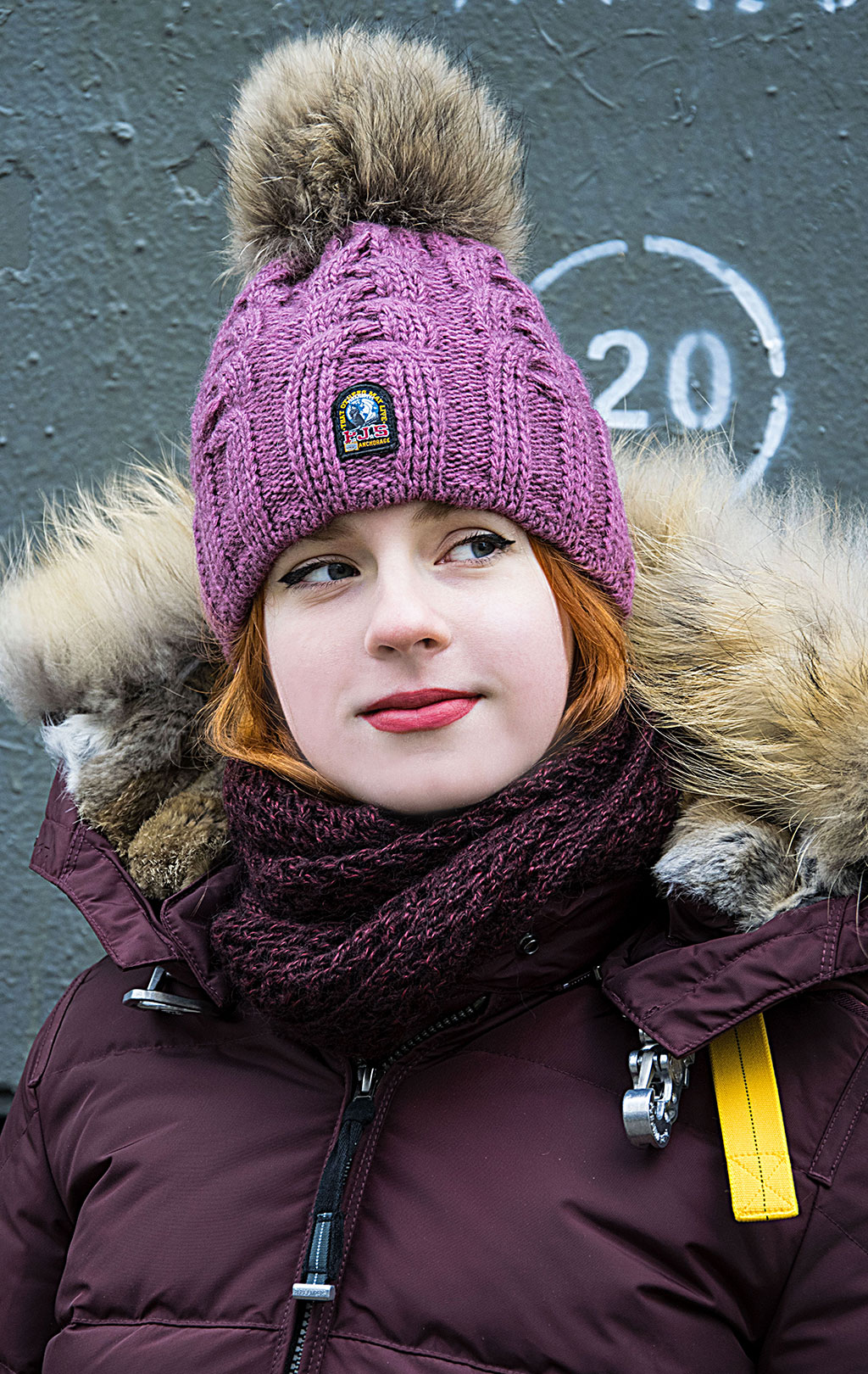 Женская шапка вязаная с помпоном PARAJUMPERS CABLE HAT FW 19/20 maroon 