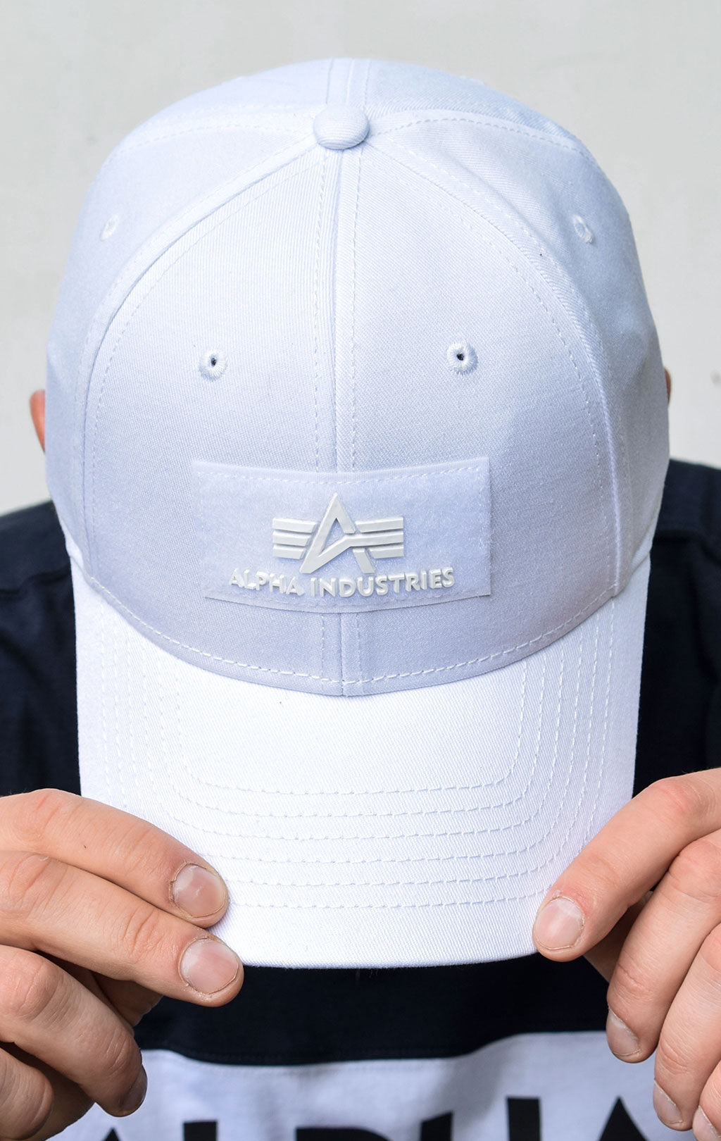 Бейсболка ALPHA INDUSTRIES VELCRO CAP white Бейсболка ALPHA INDUSTRIES VELCRO CAP white