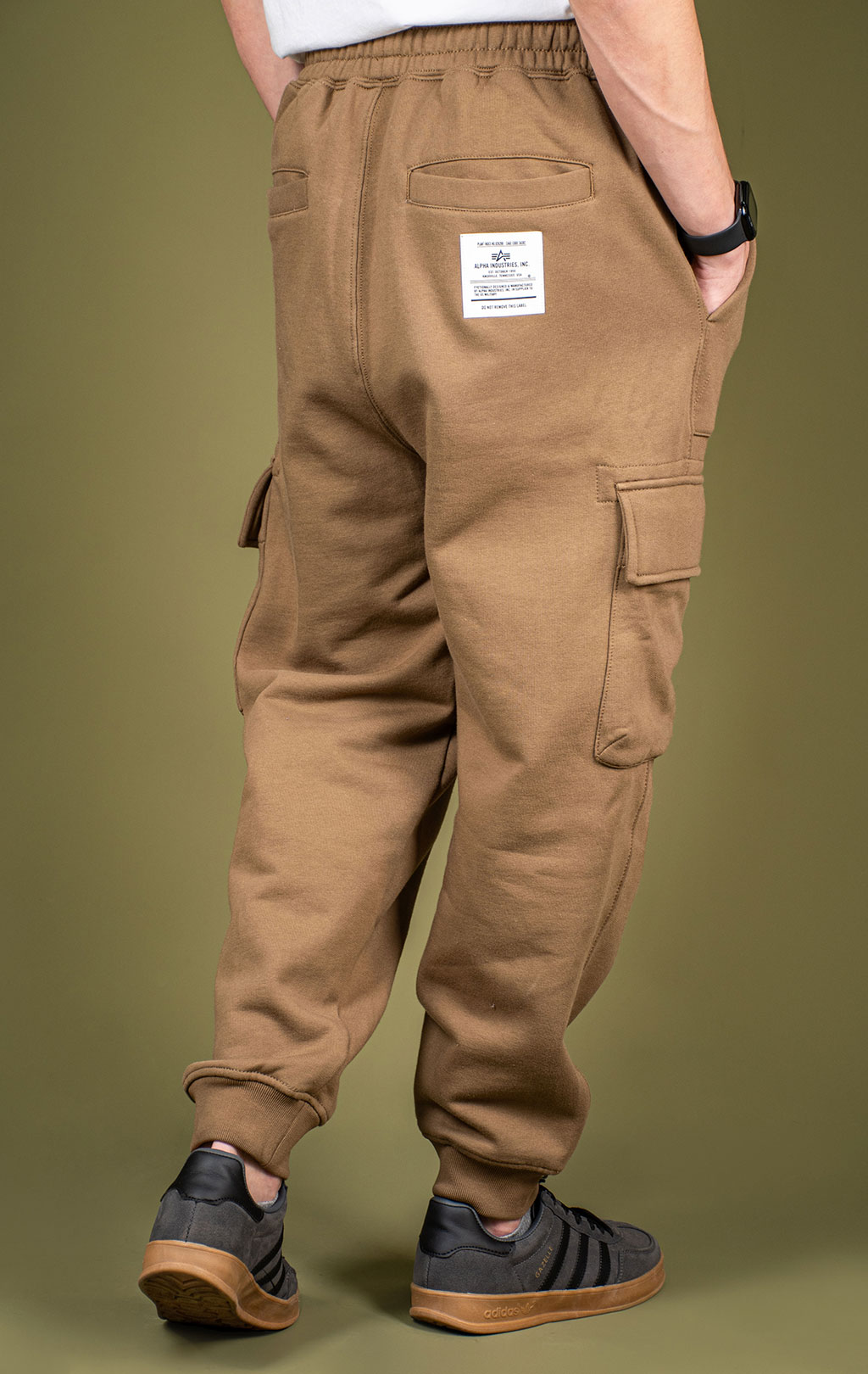 Брюки спортивные джоггеры ALPHA INDUSTRIES UNFRM CARGO SWEATPANTS FW 25/26 tan M001151 
