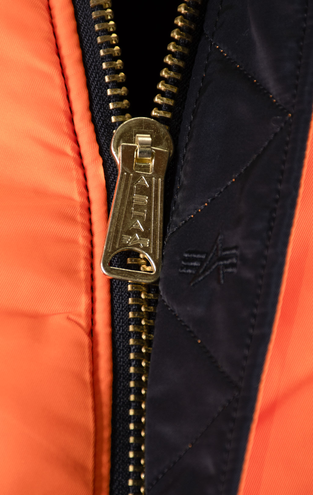 Бомбер ALPHA INDUSTRIES MA-1 HERITAGE FIT FLIGHT JACKET FW 26/27 black 