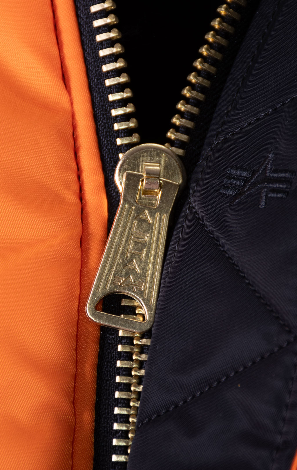 Бомбер ALPHA INDUSTRIES MA-1 HERITAGE FIT FLIGHT JACKET FW 26/27 black 