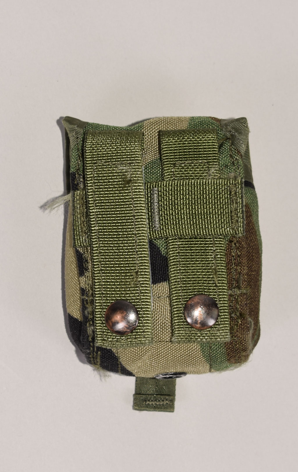 Подсумок гранатный Hand Grenade MOLLE camo woodland б/у США