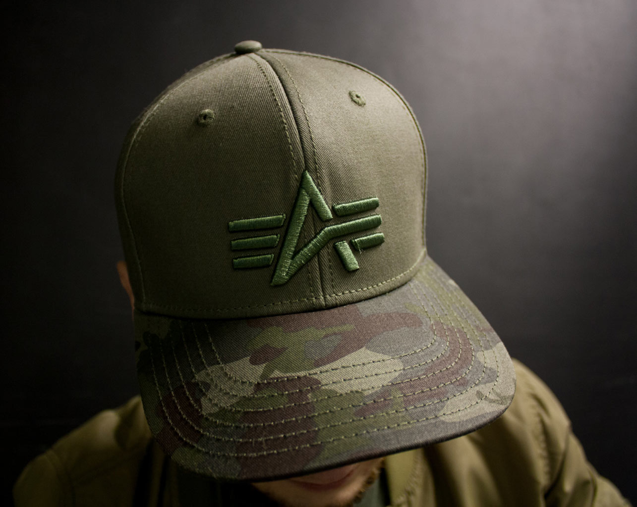 Бейсболка ALPHA INDUSTRIES CAMO LOGO CAP woodland camo 