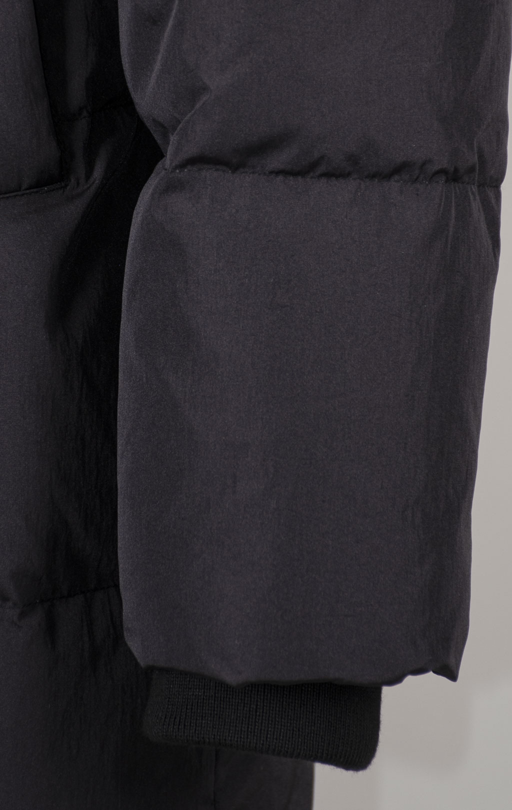 Женская куртка ALPHA INDUSTRIES SIERRA CONVERTIBLE JACKET FW 24/25 black 