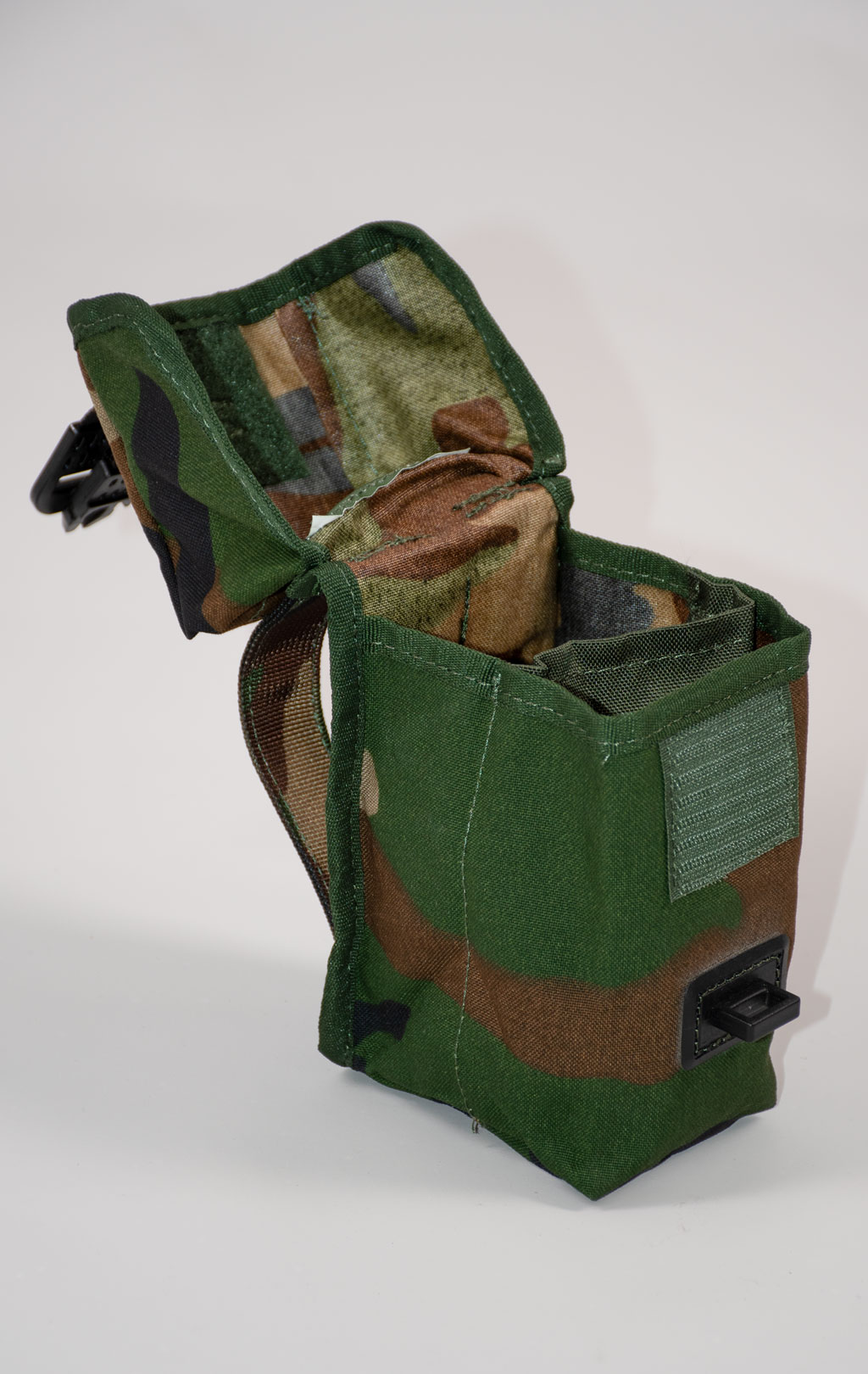 Подсумок 3-x Dimaco Patroonmagazijn MOLLE camo woodland Голландия