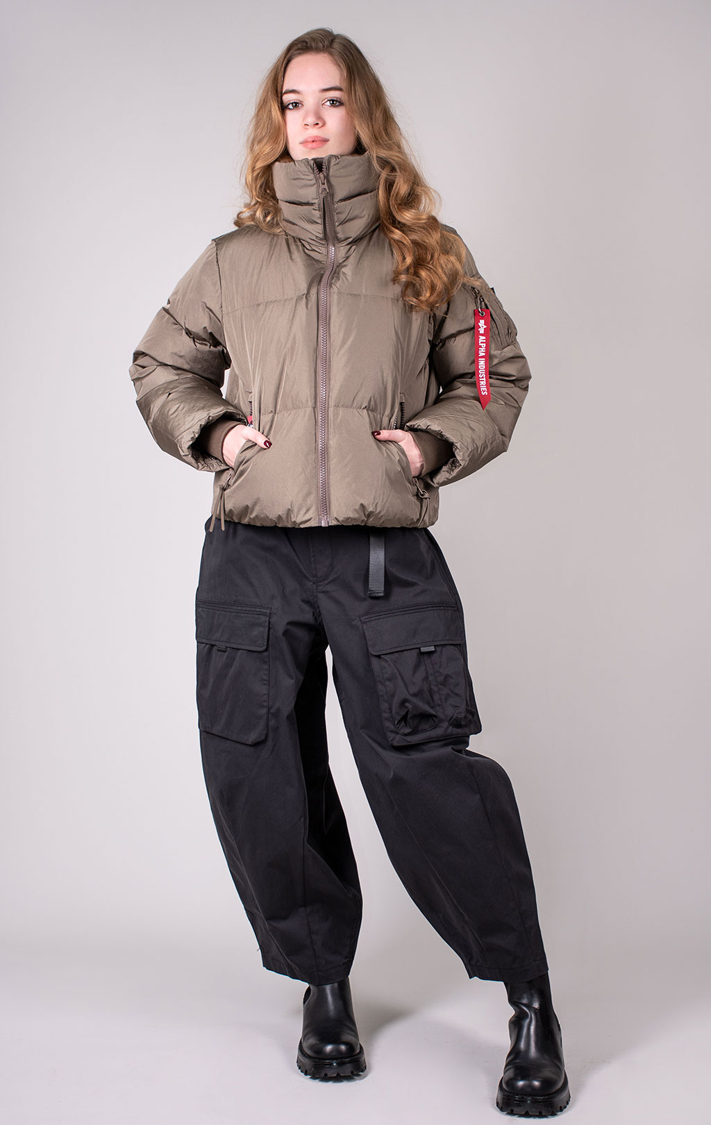 Женская куртка ALPHA INDUSTRIES SIERRA SHORT PUFFER FW 24/25 coyote brown 