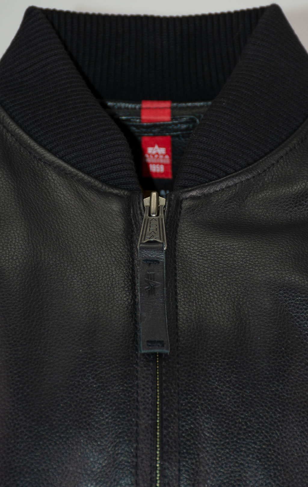 Куртка-бомбер лётная ALPHA INDUSTRIES LEATHER LF MA-1 кожа black 