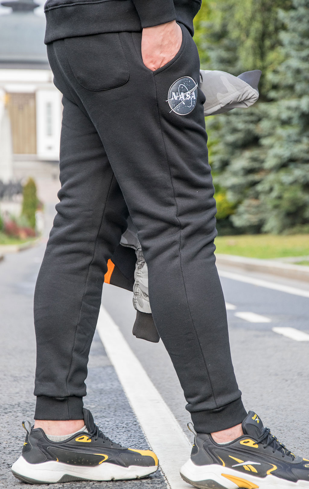 Брюки спортивные джоггеры ALPHA INDUSTRIES NASA CARGO SWEAT JOGGER black 