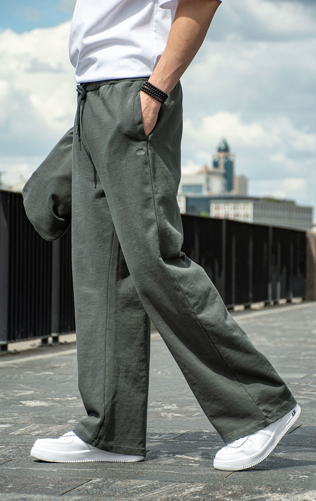 Брюки спортивные джоггеры ALPHA INDUSTRIES ESSENTIAL FRENCH TERRY SWEATPANTS SS 25 m charcoal 