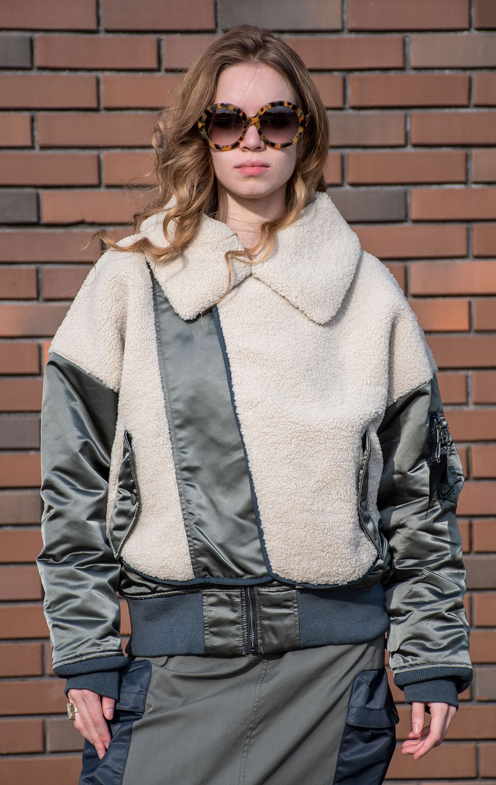 Женская куртка-пилот ALPHA INDUSTRIES SHERPA HYBRID B-15 FW 24/25 field grey 