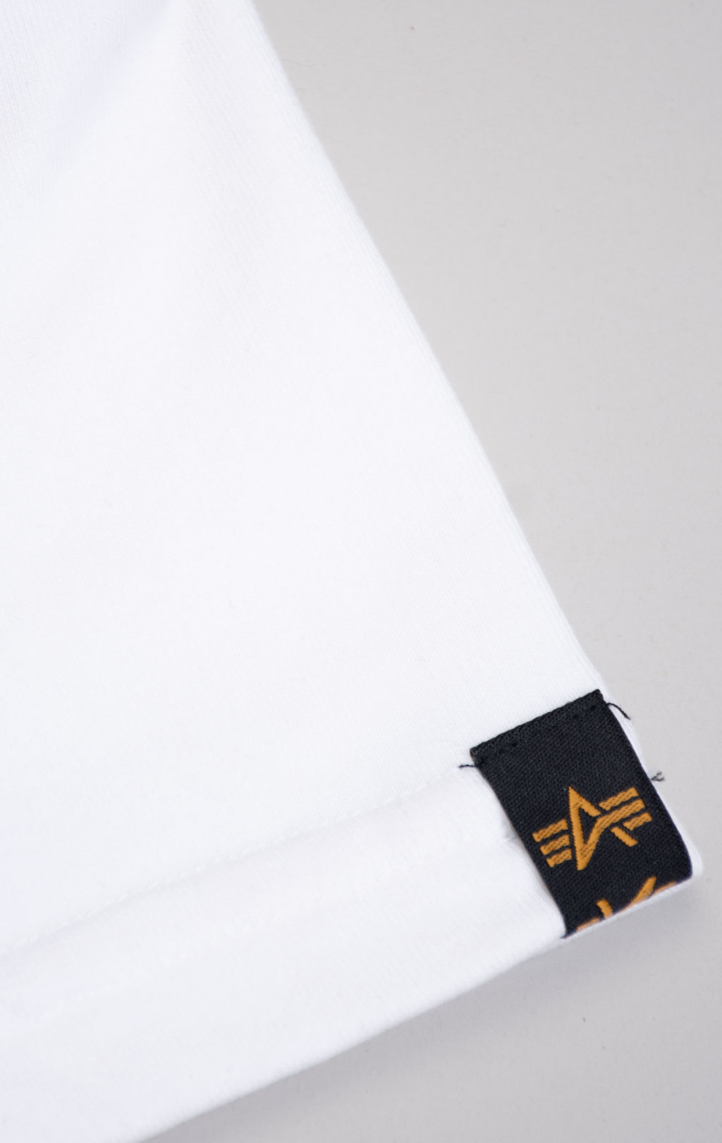 Женская футболка-кроп ALPHA INDUSTRIES BASIC BOXY T white 