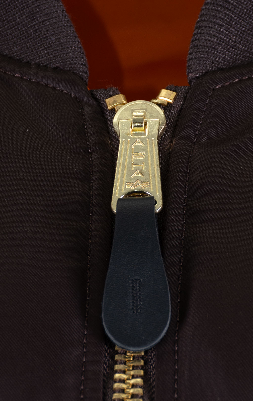 Бомбер ALPHA INDUSTRIES MA-1 HERITAGE hunter brown 