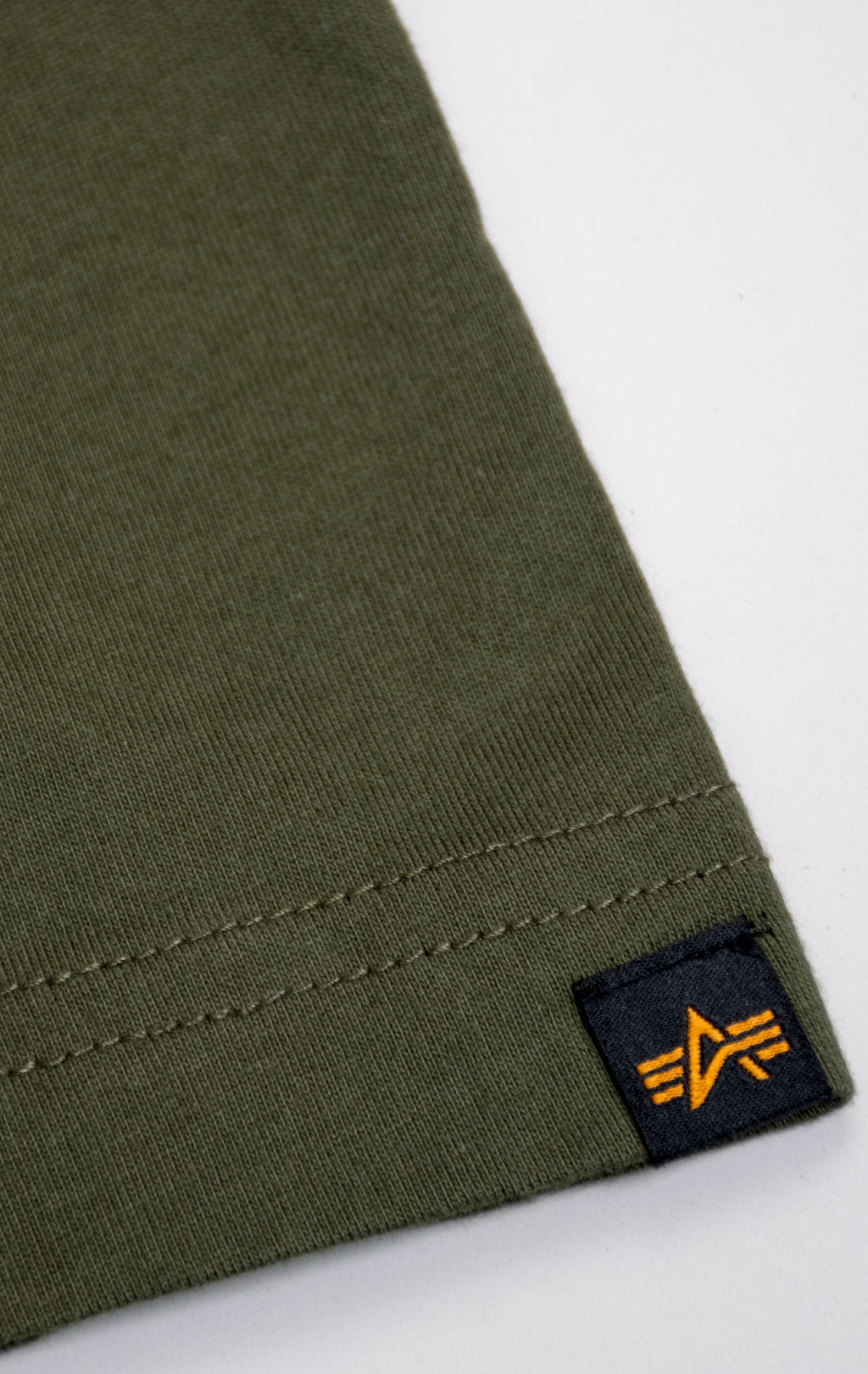 Футболка ALPHA INDUSTRIES ALPHA BADGE TEE SS 24 olive 