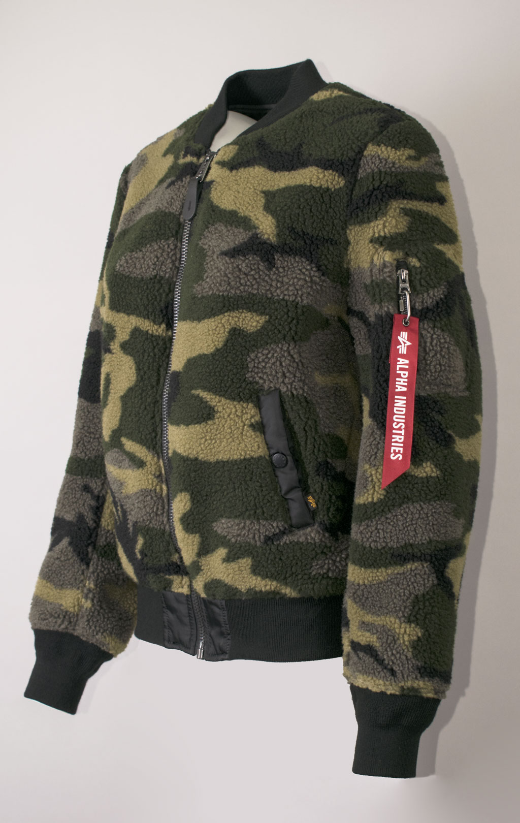 Женская куртка-пилот ALPHA INDUSTRIES 2-х сторонняя SHERPA L-2B FW 21/22 m woodland camo 