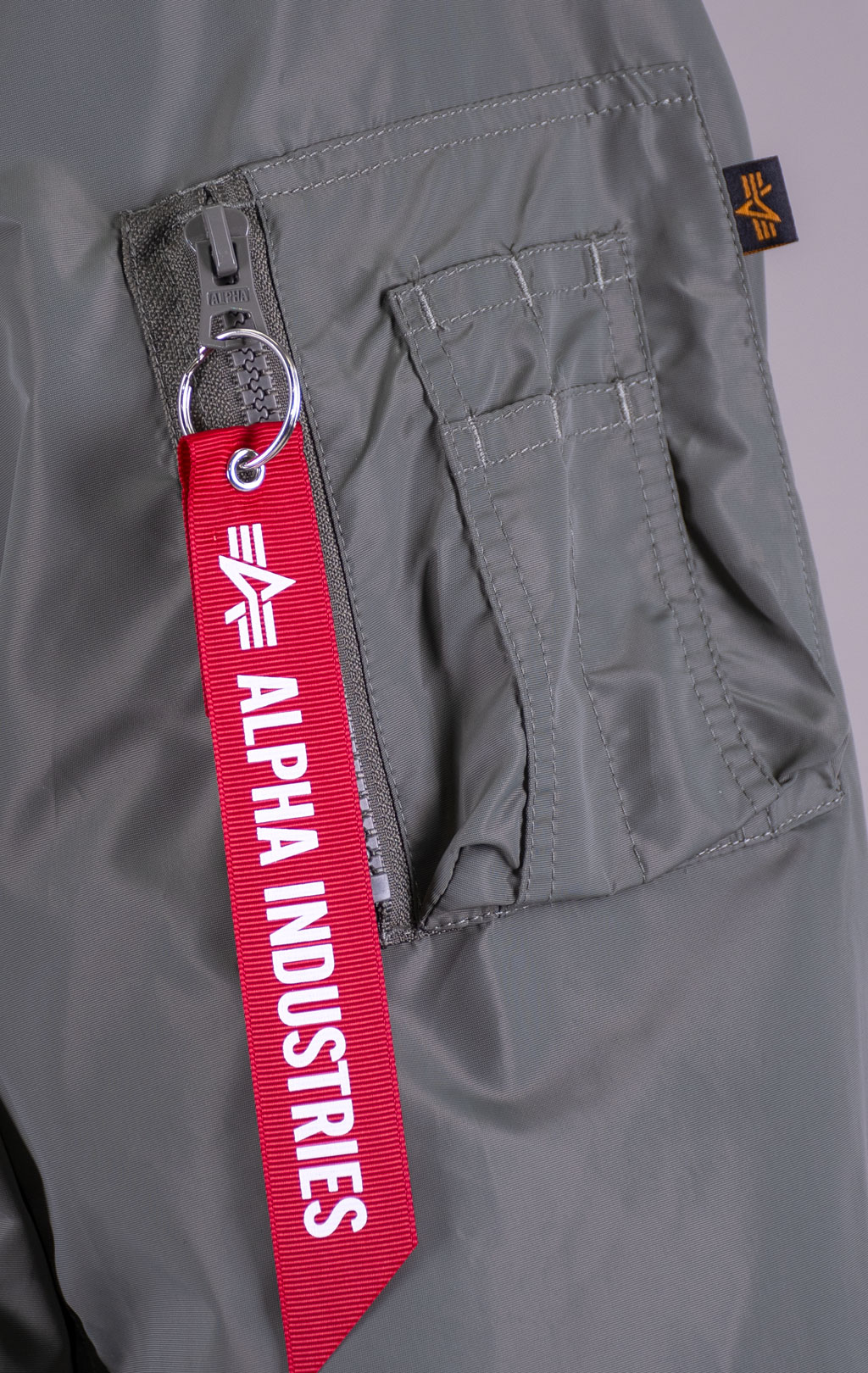 Бомбер-ветровка ALPHA INDUSTRIES L-2B LOGO HUNTER RELAXED FLIGHT JACKET SS 26 field gray 
