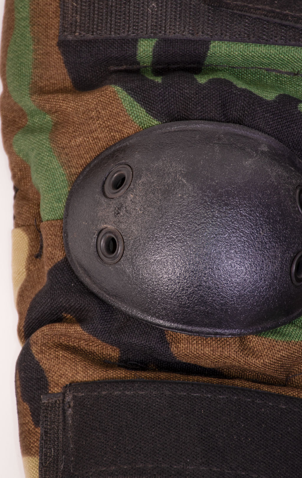 Налокотники армейские camo woodland б/у США