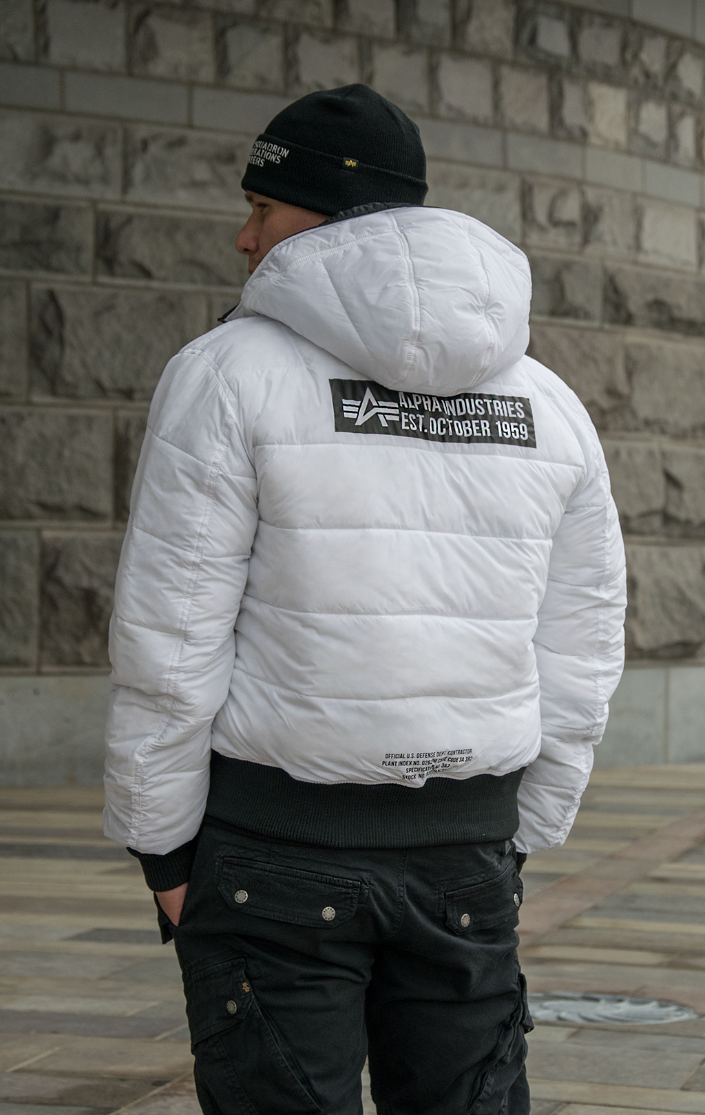 Куртка ALPHA INDUSTRIES HOODED PUFFER FD REV. black/white 