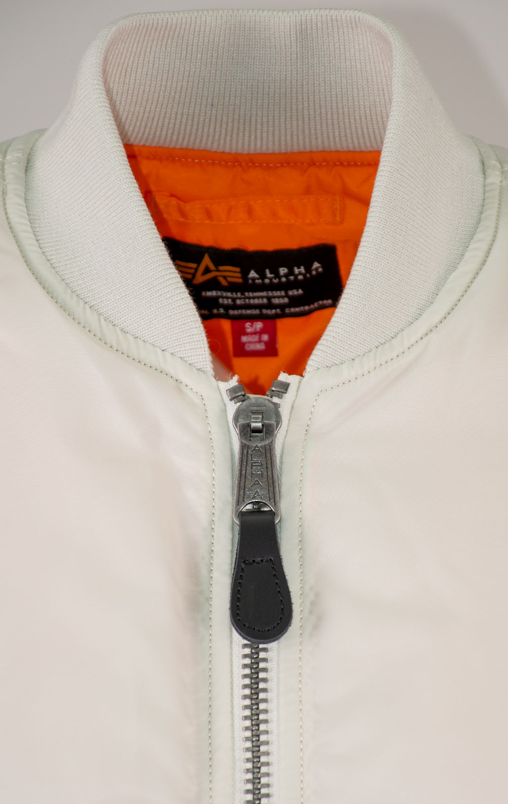 Женский бомбер ALPHA INDUSTRIES CROPPED MA-1 FW 25/26 dune white 