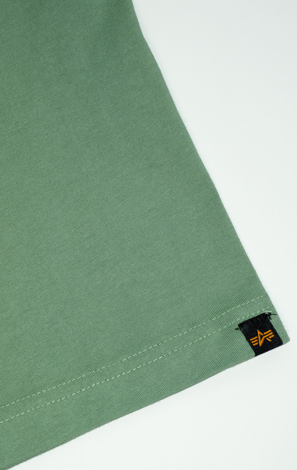 Футболка ALPHA INDUSTRIES ESSENTIAL GEN II TEE плотная FW 25/26 moss 