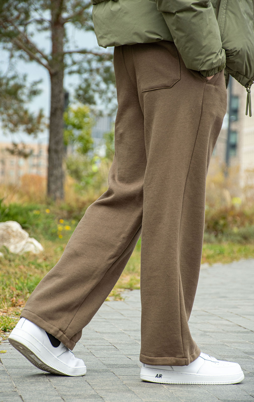 Брюки спортивные джоггеры ALPHA INDUSTRIES ESSENTIAL SWEATPANTS FW 25/26 espresso 
