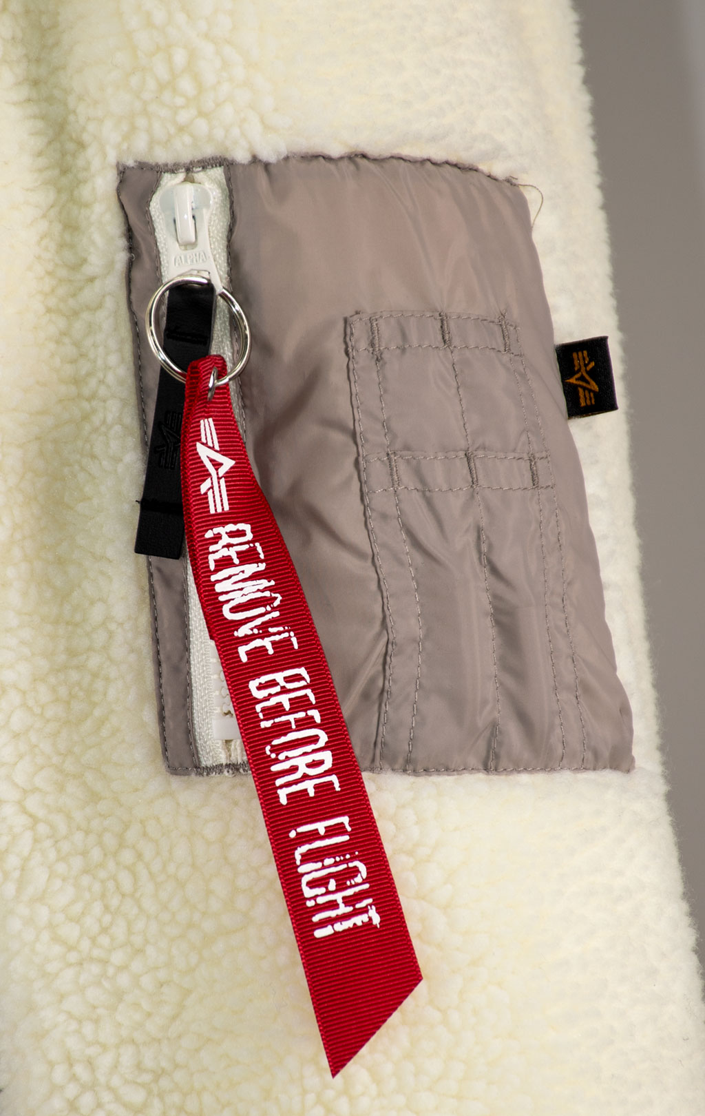 Женская куртка ALPHA INDUSTRIES TEDDY PUFFER vintage sand 
