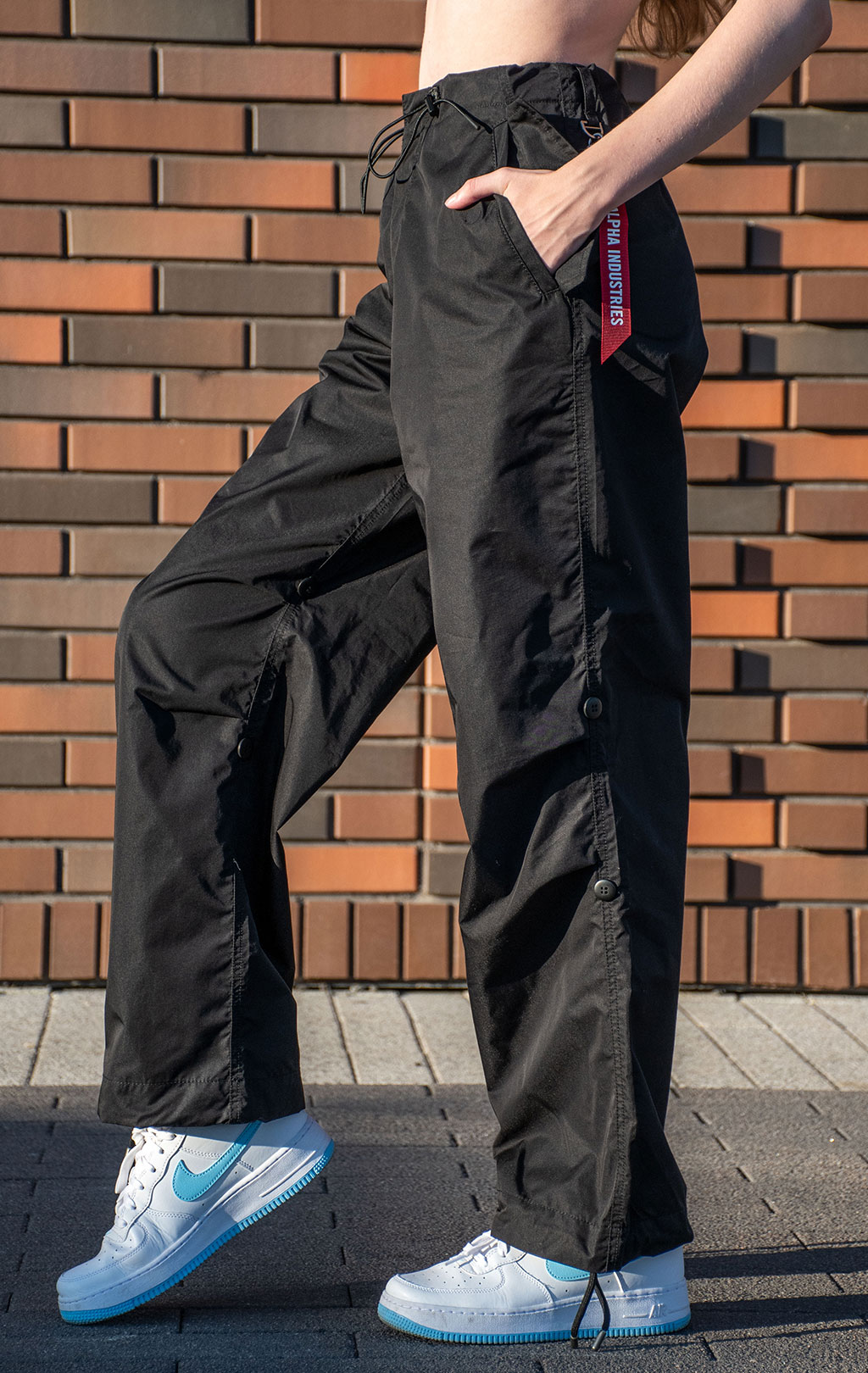 Брюки-карго парашюты ALPHA INDUSTRIES PARACHUTE PANTS FW 24/25 black 