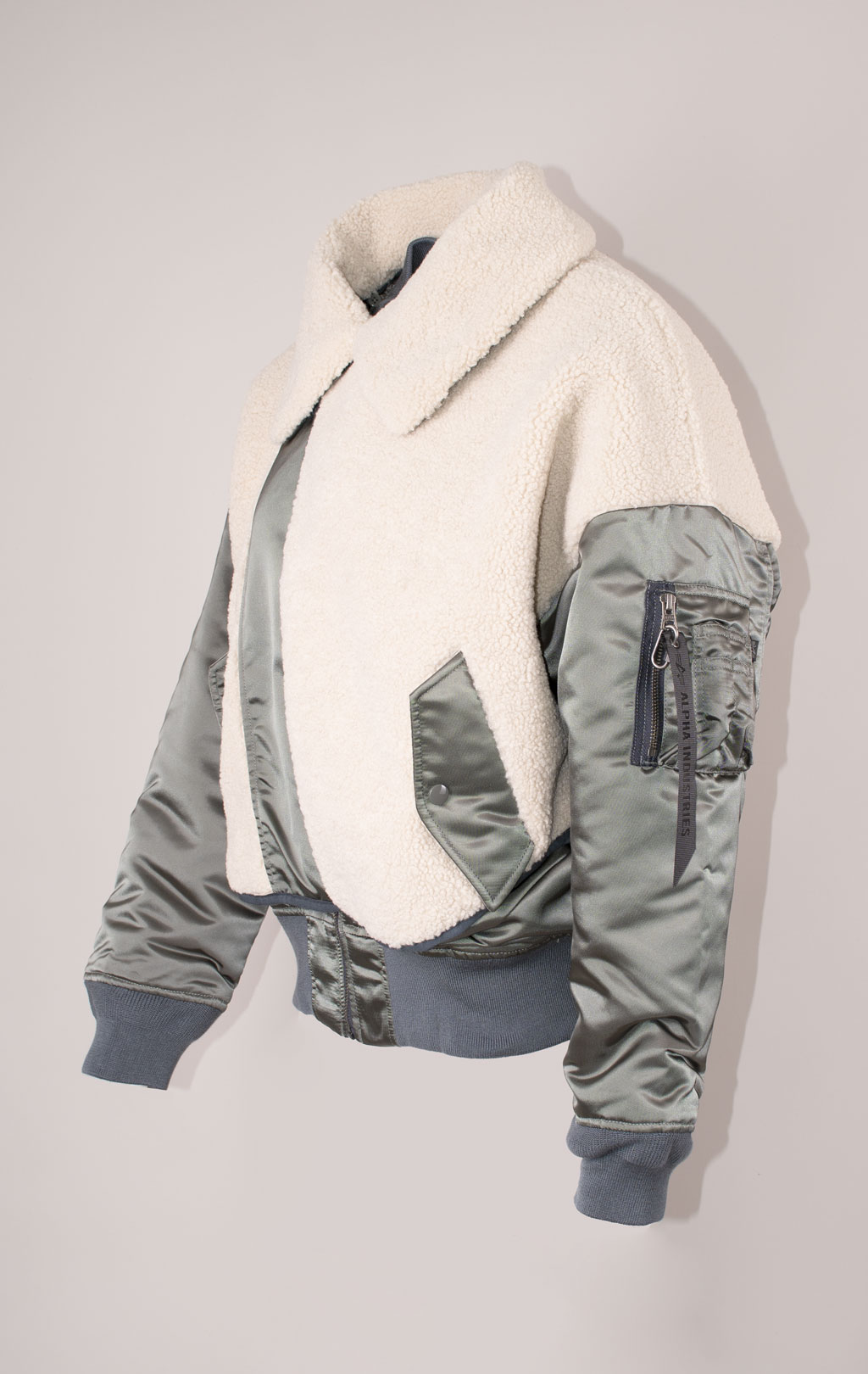 Женская куртка-пилот ALPHA INDUSTRIES SHERPA HYBRID B-15 FW 24/25 field grey 