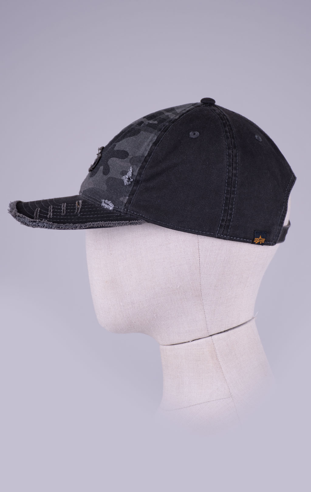 Бейсболка ALPHA INDUSTRIES DISTRESSED LOGO CAMO CAP black camo 