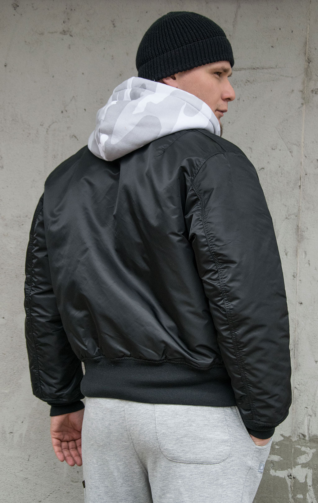 Бомбер ALPHA INDUSTRIES MA-1 black 