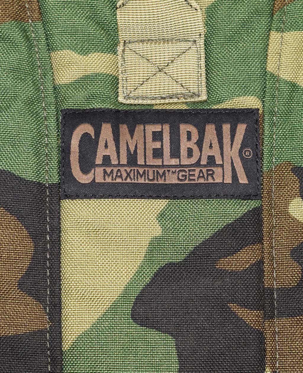 Питьевая система армейская CamelBak горловина снаружи, 3L camo woodland 