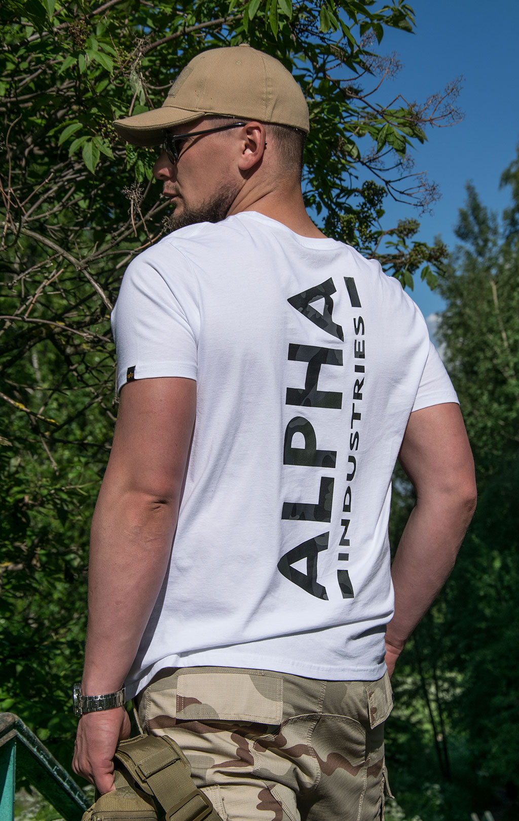 Футболка ALPHA INDUSTRIES BACKPRINT T CAMO PRINT white/black camo 