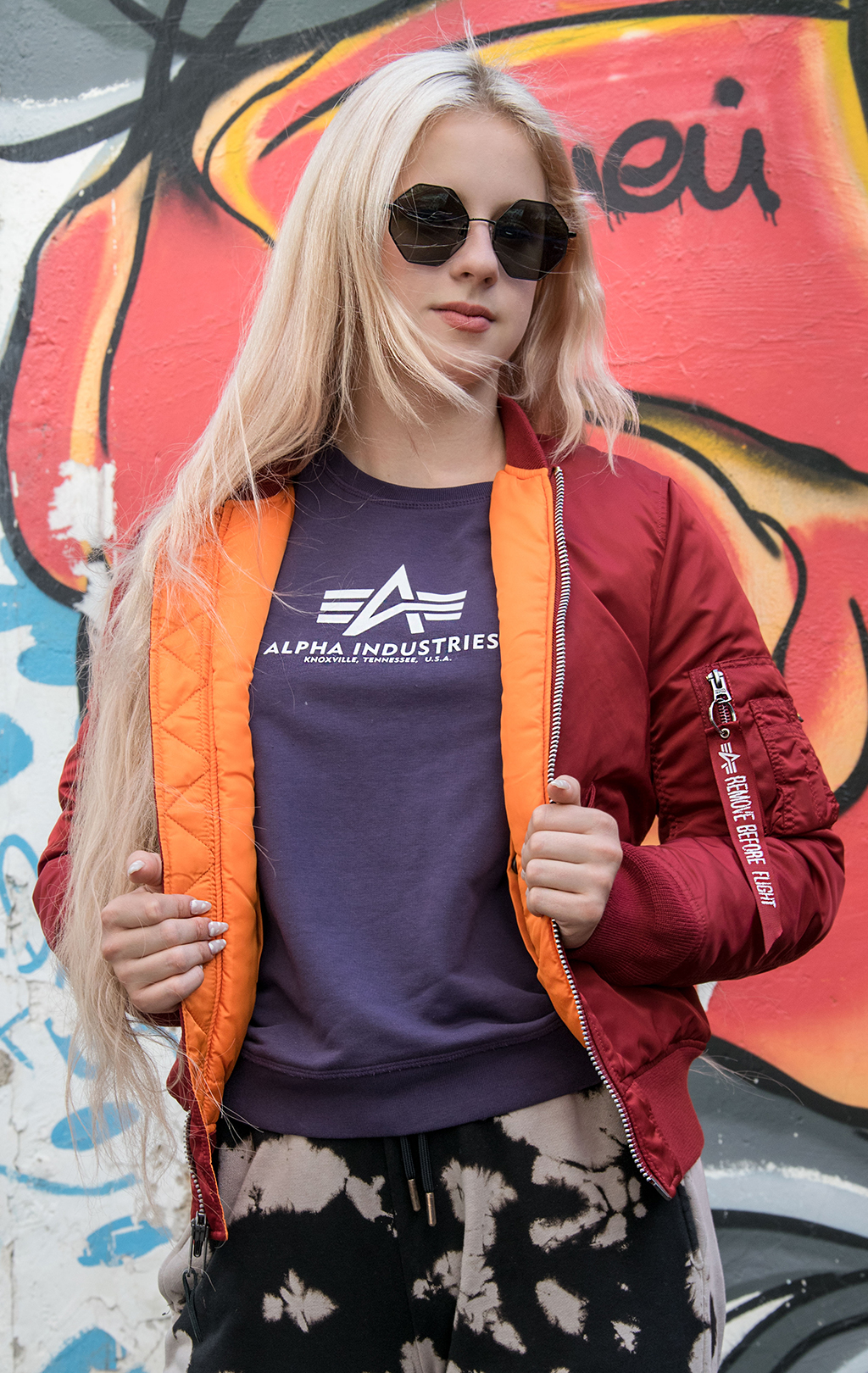 Женский бомбер ALPHA INDUSTRIES MA-1 W red commander 