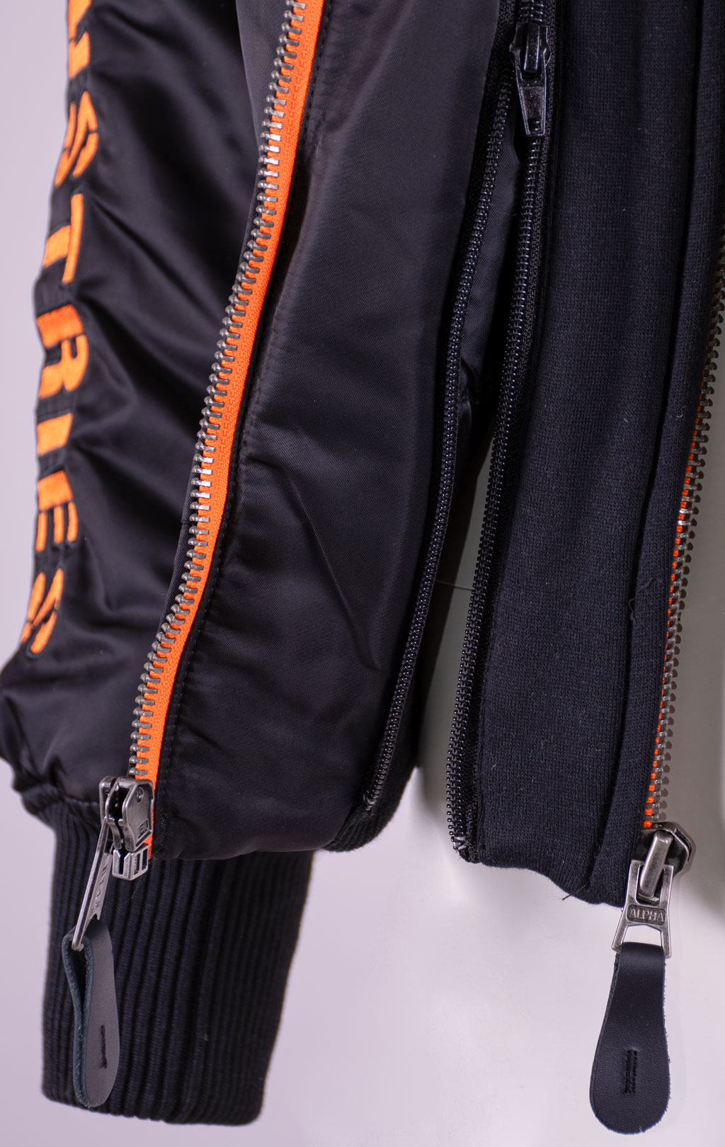 Куртка-бомбер лётная ALPHA INDUSTRIES MA-1 D-Tec SE black/orange 