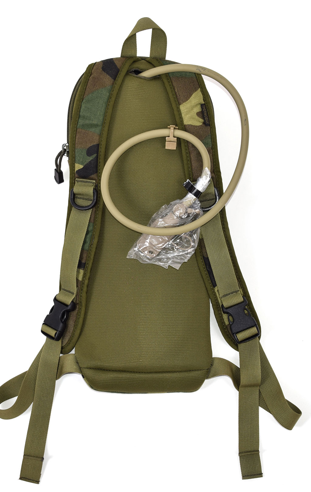 Питьевая система армейская CamelBak на молнии, горловина внутри, 3L camo woodland 