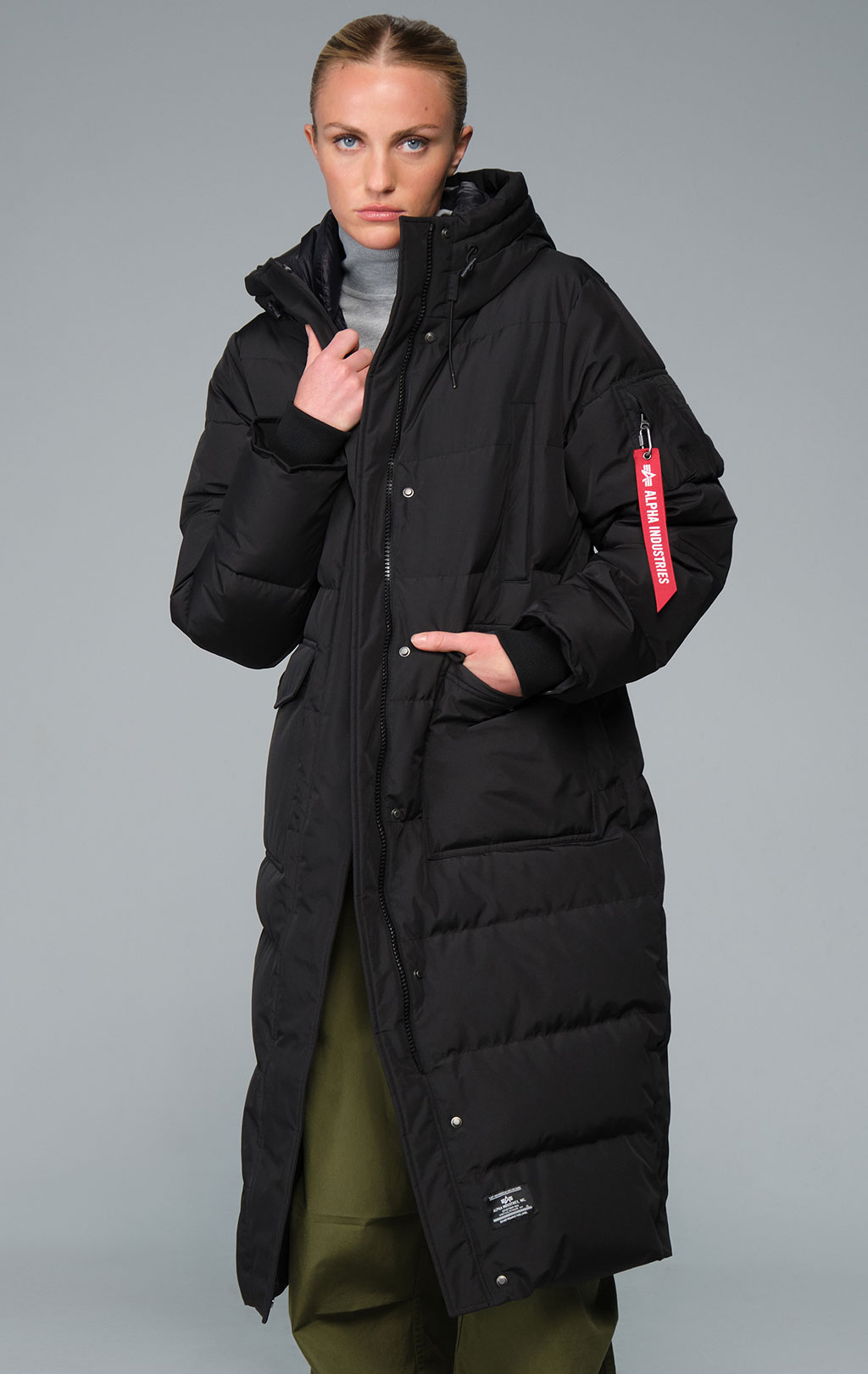 Женская куртка ALPHA INDUSTRIES SIERRA LONG RELAXED FIT PUFFER FW 26/27 black 