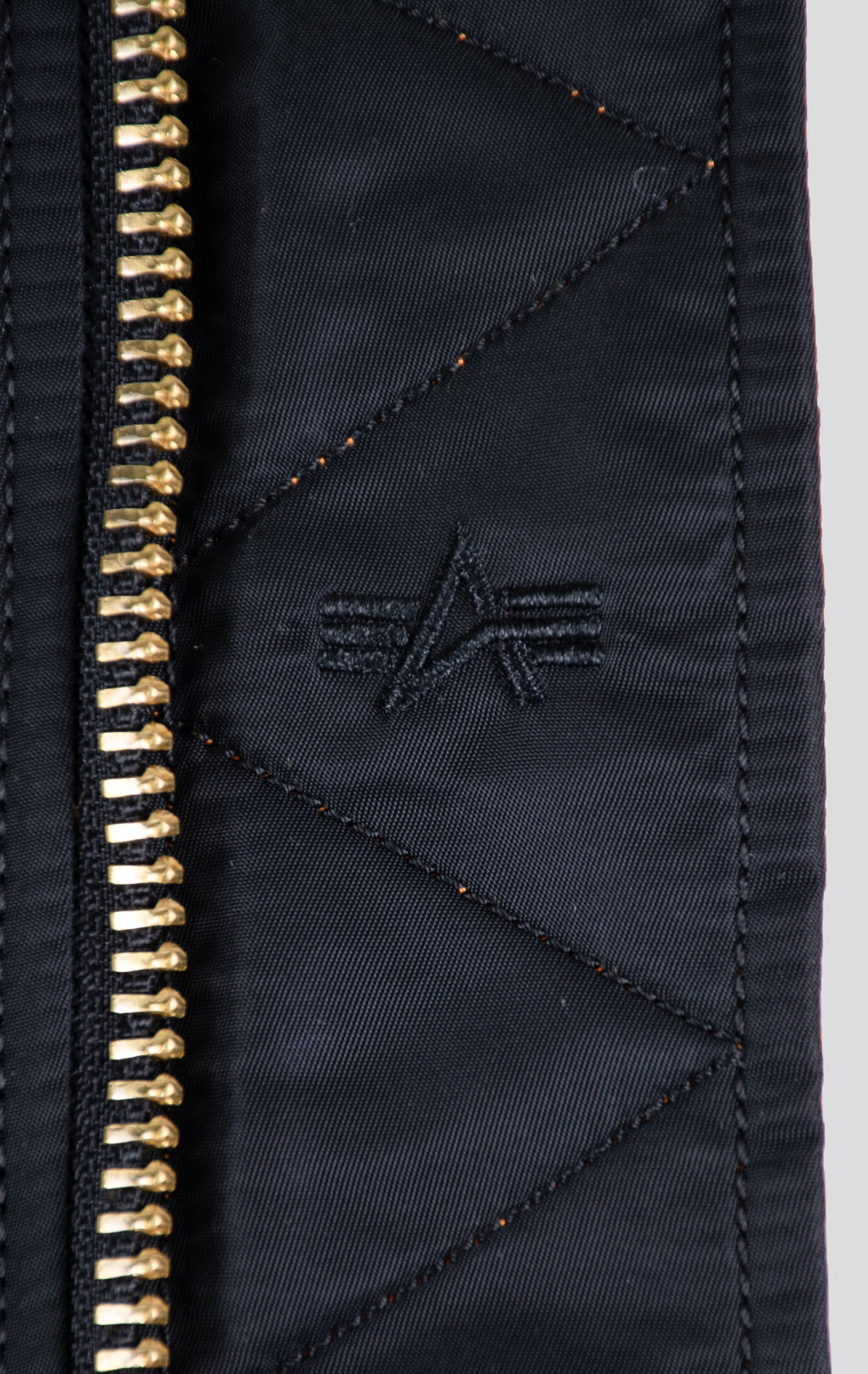 Бомбер ALPHA INDUSTRIES MA-1 HERITAGE FIT FLIGHT JACKET FW 26/27 black 