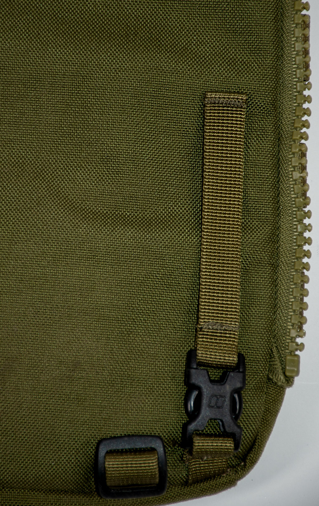 Питьевая система армейская BERGHAUS с карманом, горловина под клапаном, 3L olive б/у 