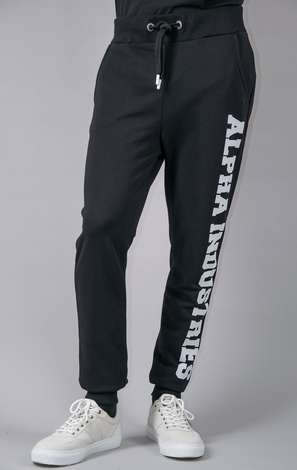 Брюки спортивные джоггеры ALPHA INDUSTRIES BIG LETTERS JOGGER black 