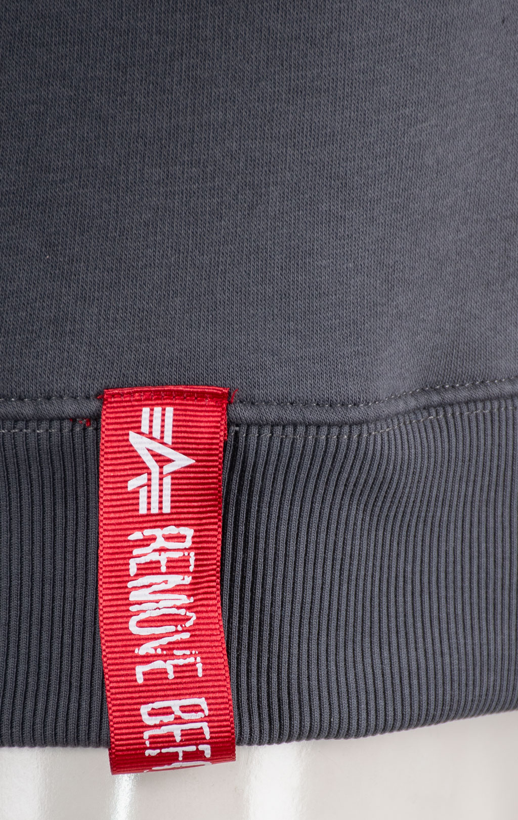 Свитшот ALPHA INDUSTRIES BASIC SWEATER SMALL LOGO greyblack 