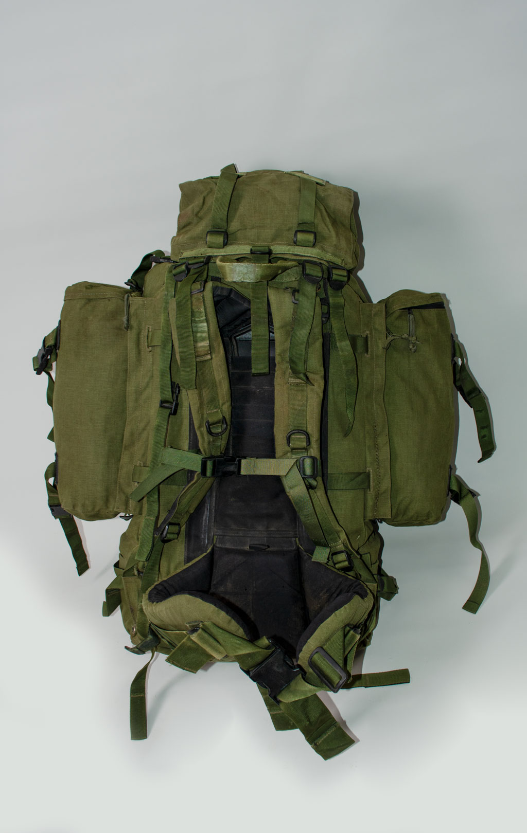 Рюкзак боевой LOWE 115 MOLLE с боковыми подсумками olive б/у 