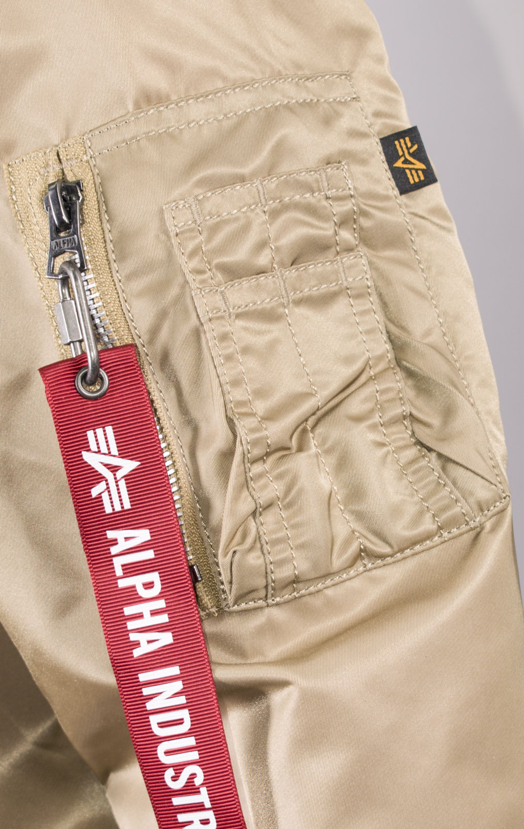 Женская ветровка-бомбер ALPHA INDUSTRIES CROPPED FLIGHT JACKET L-2B SS 22 m vintage khaki 