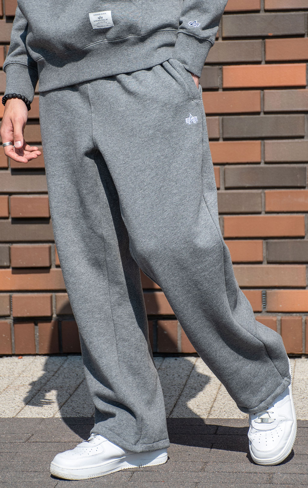 Брюки спортивные джоггеры ALPHA INDUSTRIES ESSENTIAL SWEATPANTS FW 24/25 medium charcoal heather 