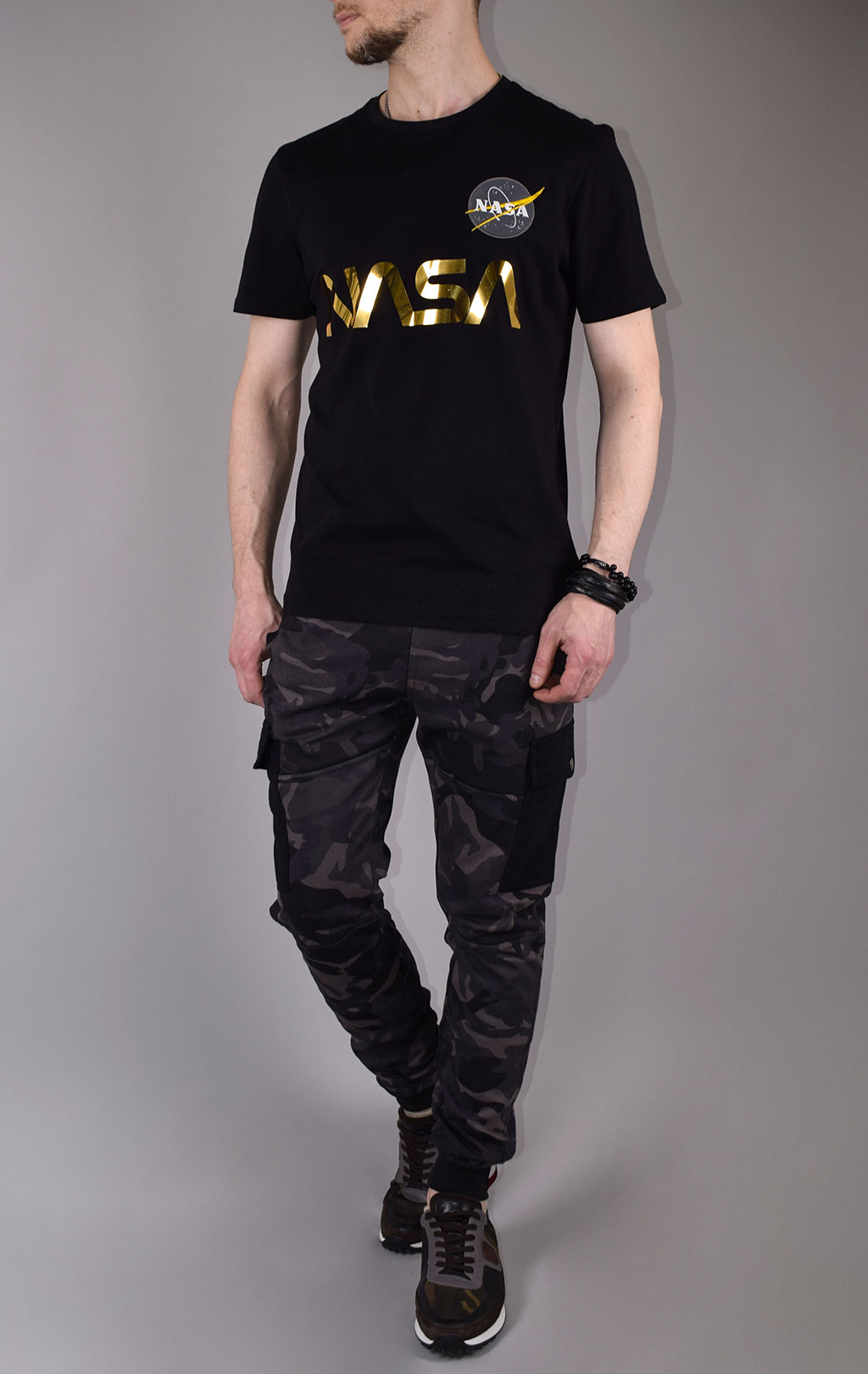 Футболка ALPHA INDUSTRIES NASA Reflective black/gold 