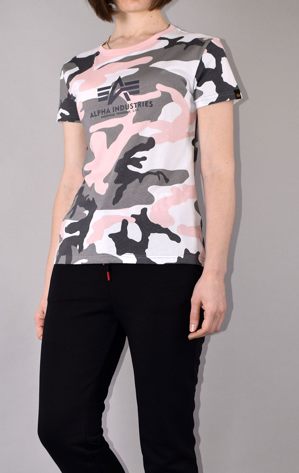 Женская футболка ALPHA INDUSTRIES NEW CAMO BASIC T grey pink camo 