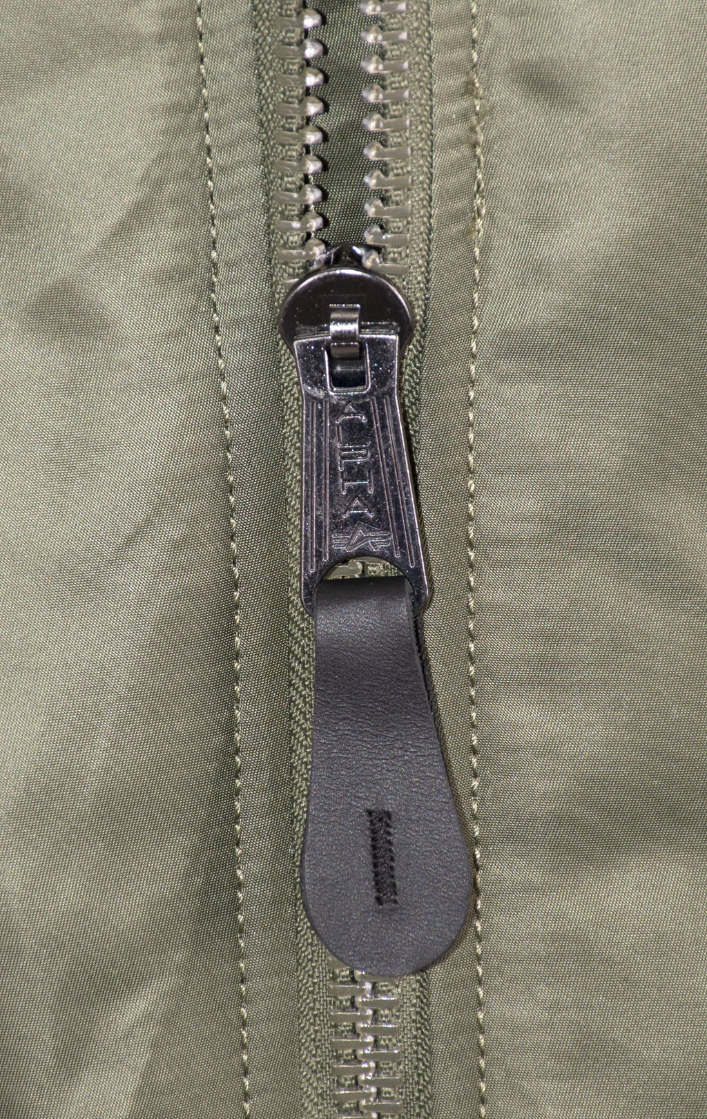 Бомбер ALPHA INDUSTRIES MA-1 HERITAGE FIT FLIGHT JACKET FW 26/27 sage 
