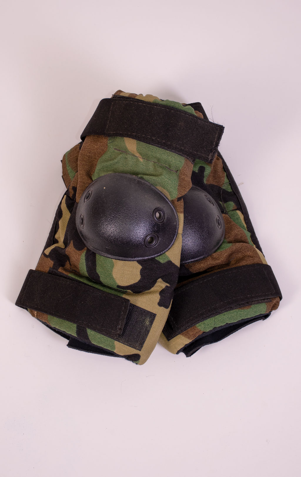 Налокотники армейские camo woodland б/у США