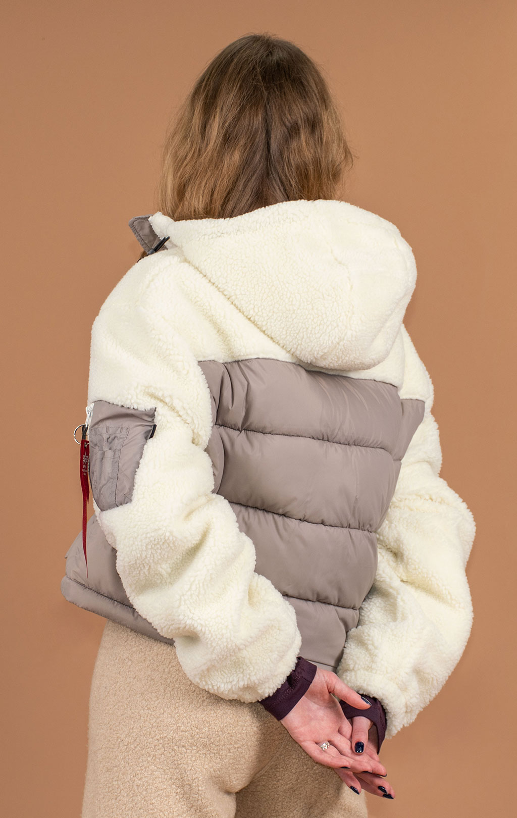 Женская куртка ALPHA INDUSTRIES TEDDY PUFFER vintage sand 